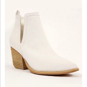 Arider white stacked heel snakeskin booties size 9